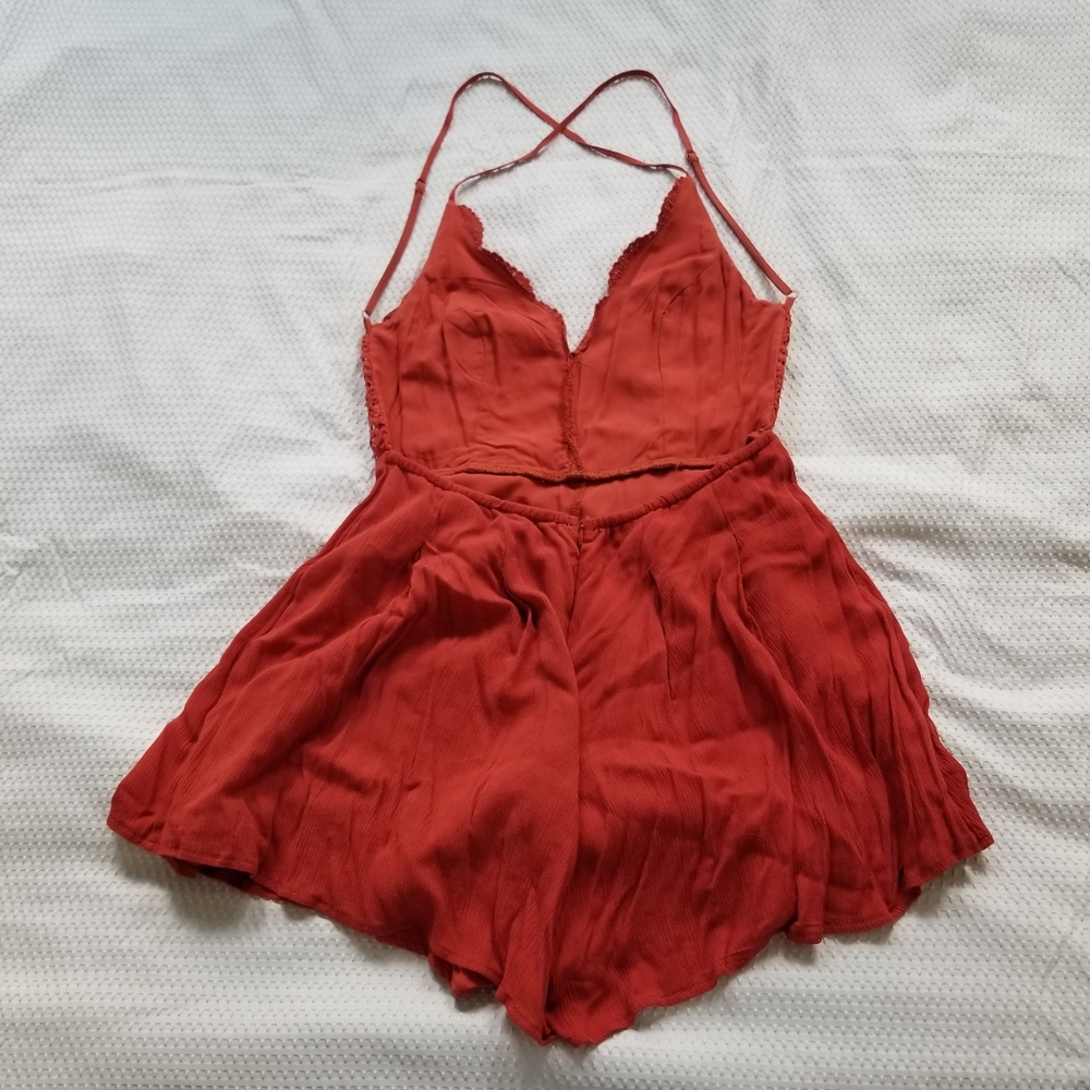 Lulu's Coral Crochet Romper - Picture 3 of 12